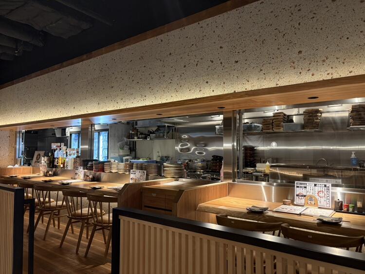 ピカピカの新店をともに盛り上げましょう！