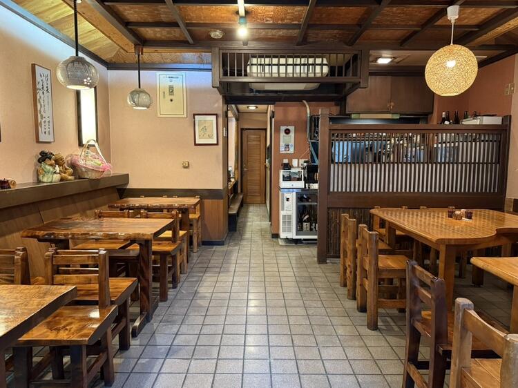 店内家具は60年続いた歴史そのままで。