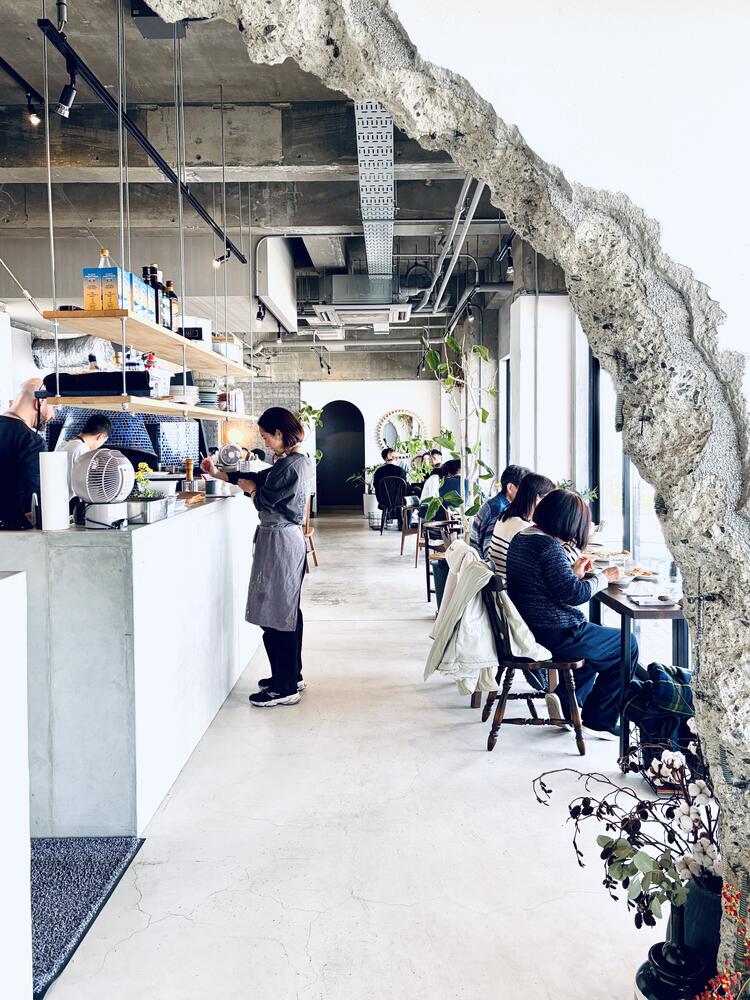 海を眺める店内20席＋テラス10席