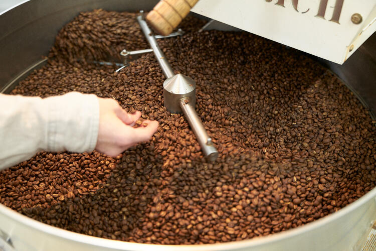 現地で買い付け、自家焙煎のコーヒー