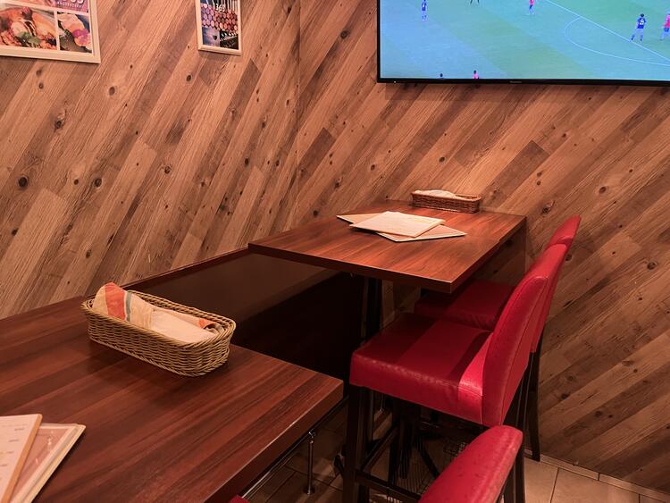 木目調を基調としたお洒落な店内★