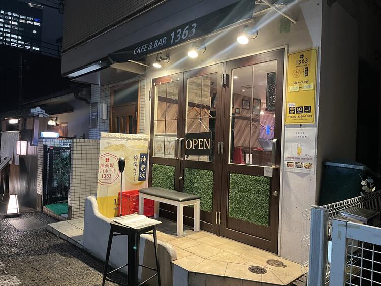 Cafe&Bar1363の入口♪