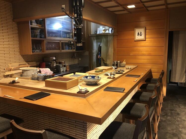 観光地として大人気の浅草にて営業中