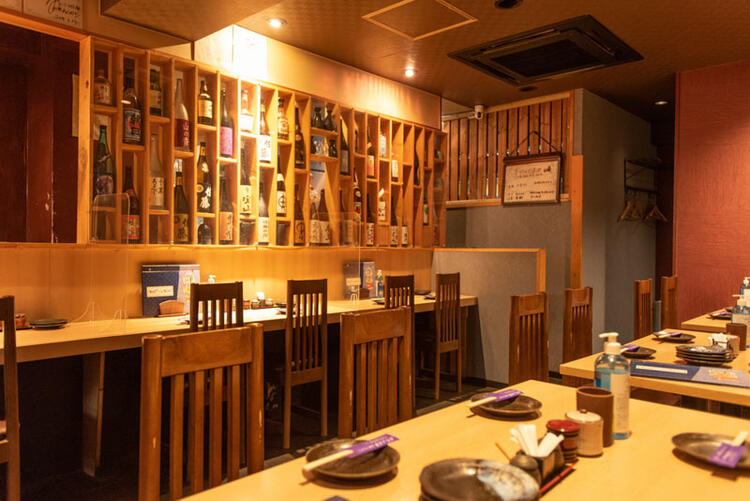 明るくて清潔感のある店内