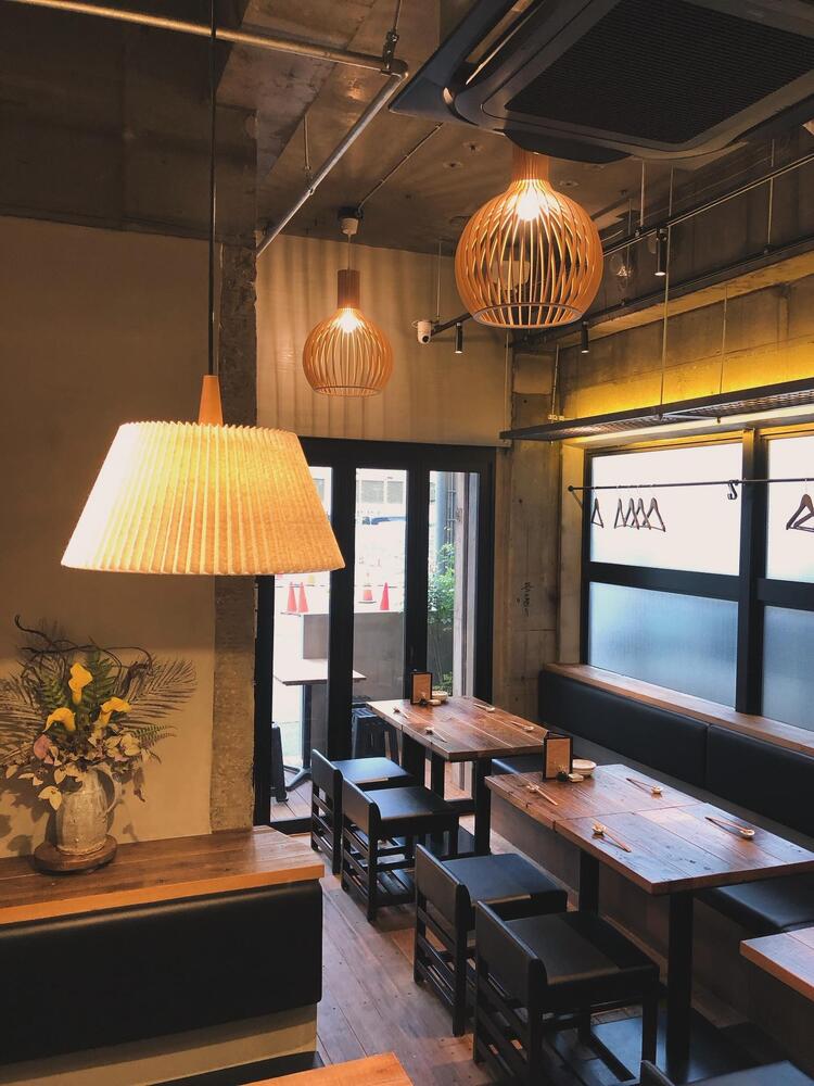 スタイリッシュでオシャレな店内
