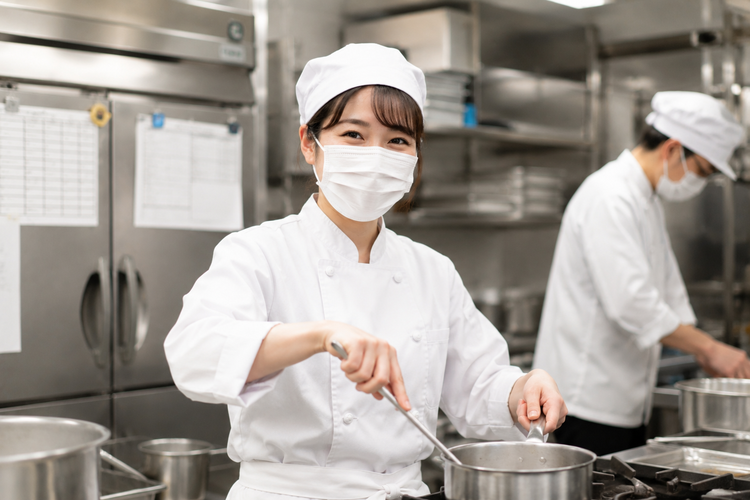 厨房内はいつも活気で溢れています