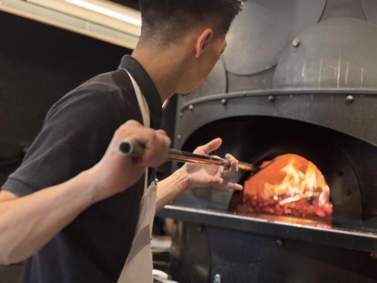 窯で一点一点丁寧に焼き上げます
