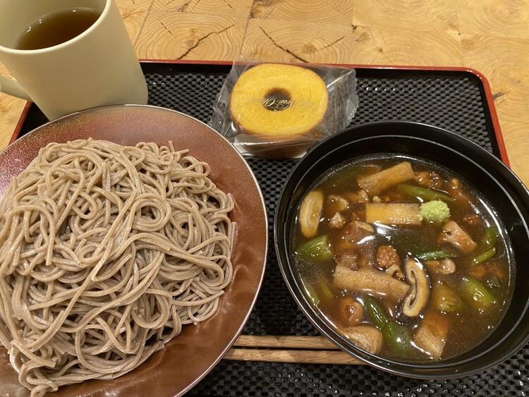 母体の健康茶が飲み放題、板長特製まかない
