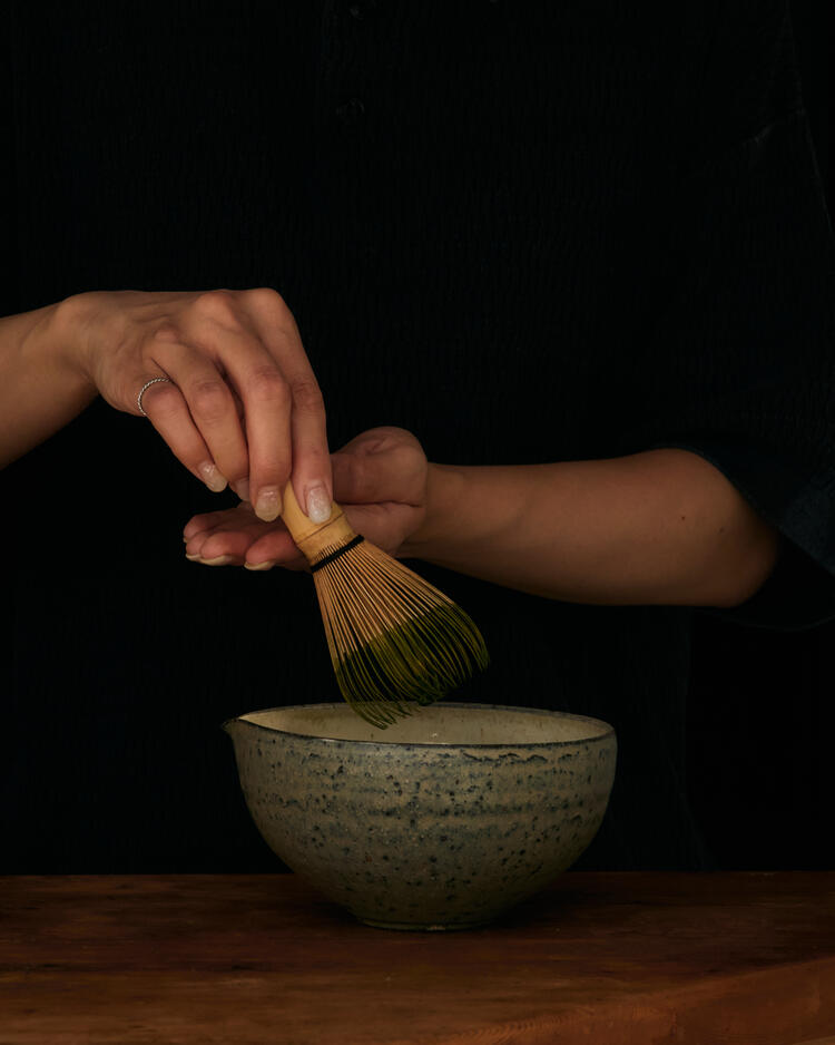 お茶の点て方も丁寧に教えます
