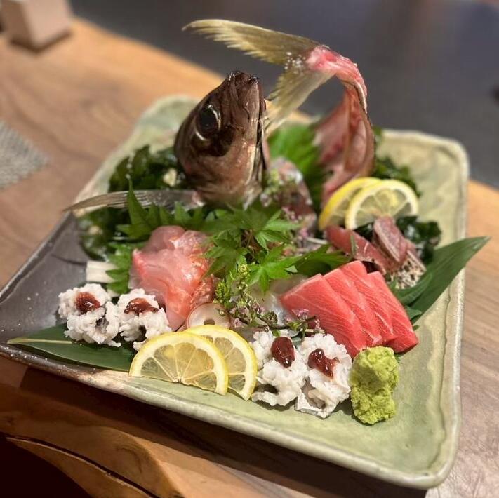 各地の漁港から新鮮な魚を仕入れています