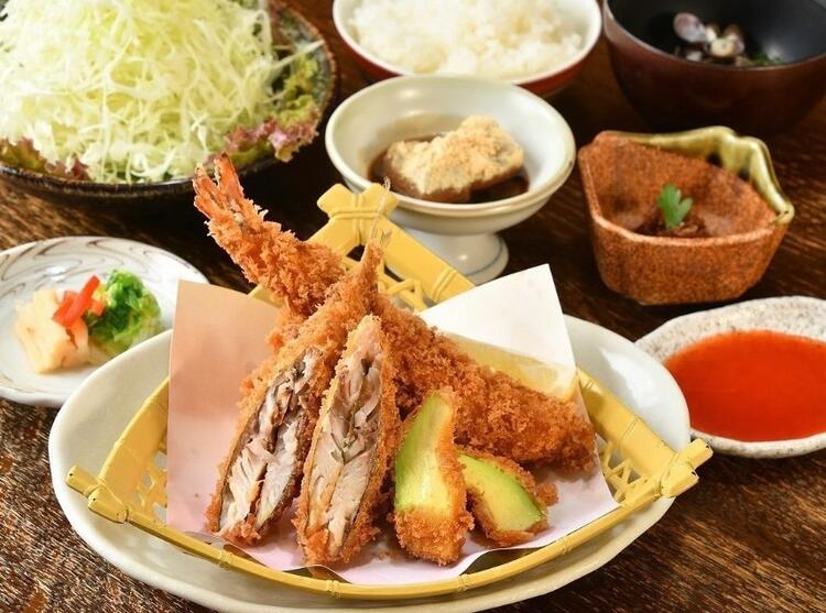 盛り合わせ定食が定番です♪
