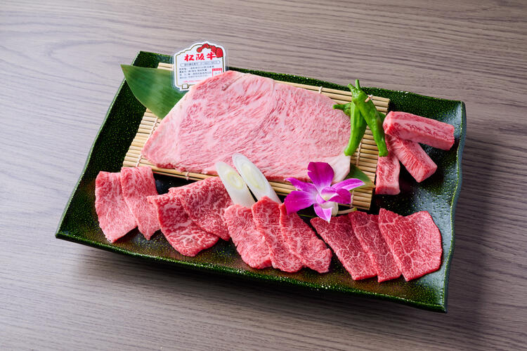 仕込みから美しい皿盛りまで一貫して担当