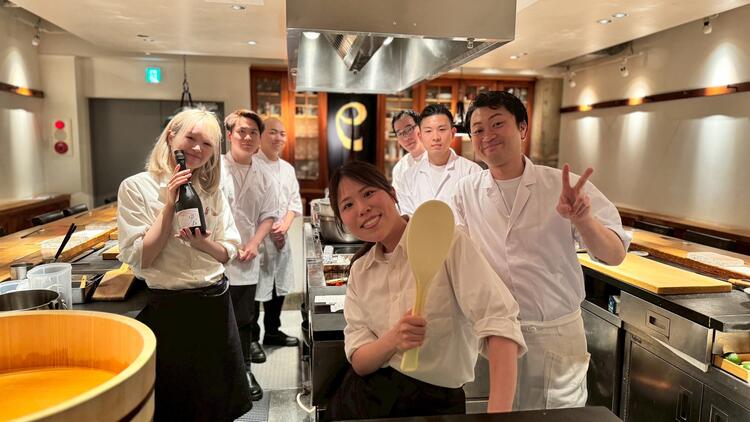 楽しい仲間たちと！女性料理人も活躍中