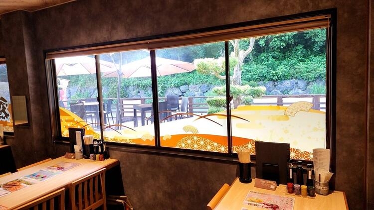 温泉施設内の落ち着いたお店