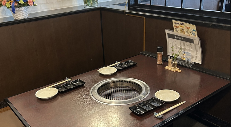 落ち着いた雰囲気の店内 