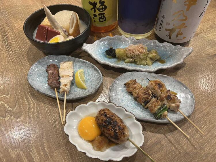 炭火で丁寧に焼き上げるジューシーな焼き鳥