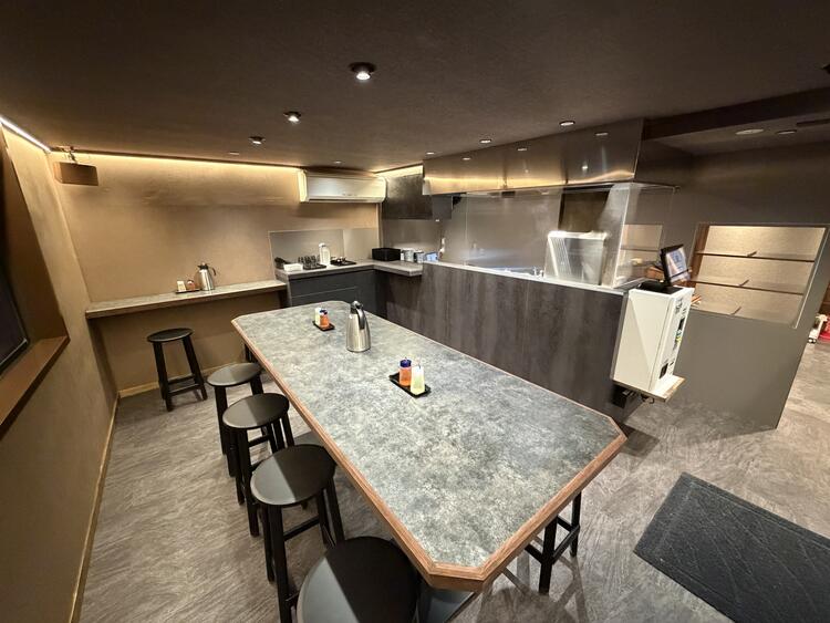スタイリッシュな店内