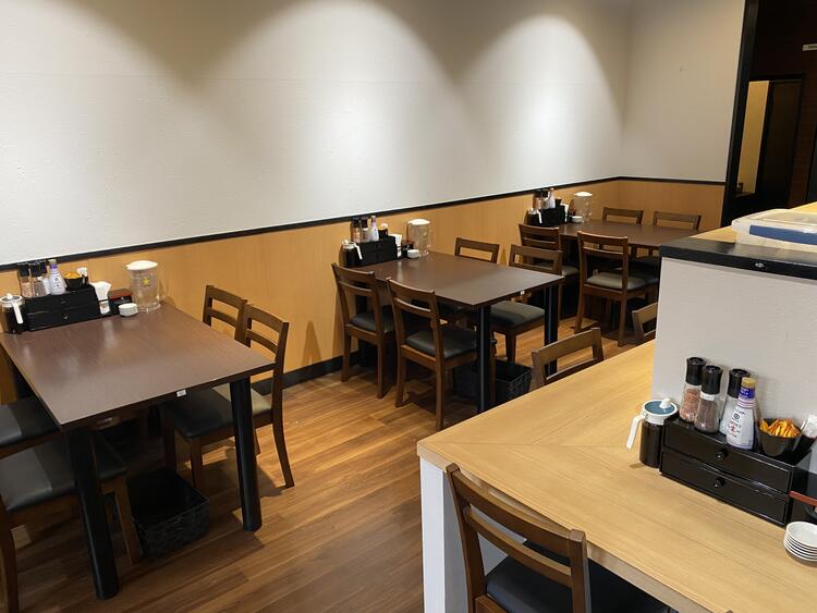 オープン1年の綺麗なお店です！