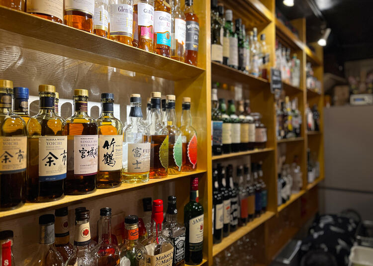 取り扱うお酒は常時200種類以上