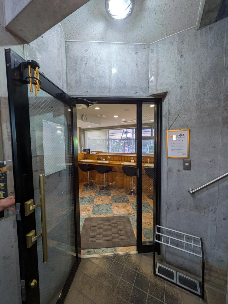 店内入口。常陸の輝き認定証を掲示してます