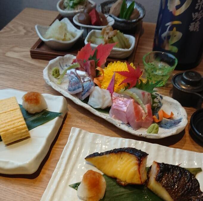 毎朝市場で仕入れる良質な天然魚を使用！