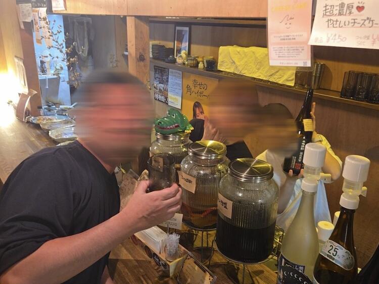 楽しい常連さんたちで賑わいます！