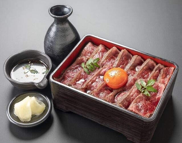 人気のランチ肉重も提供中♪