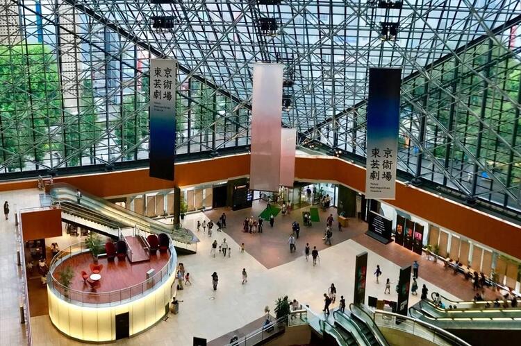 東京芸術劇場内に入るお店です☆