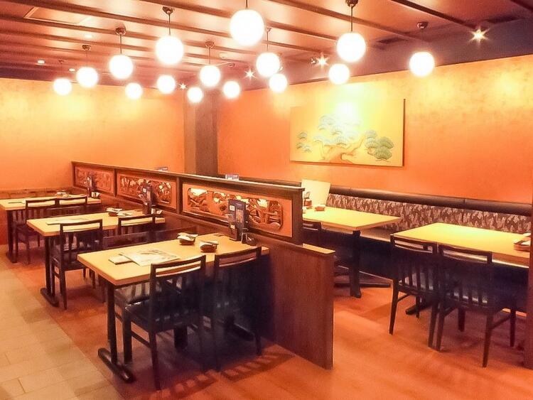 落ち着いた雰囲気の店内