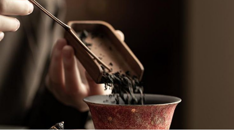 世界各地から厳選した茶葉を使用。