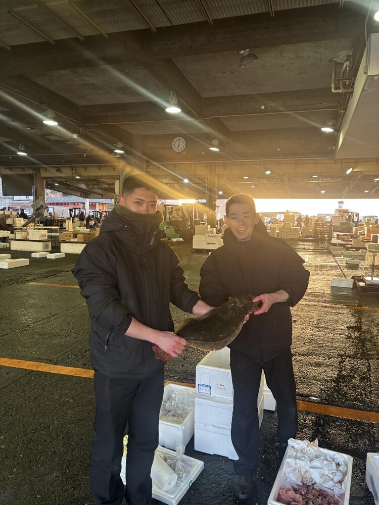 産地に魚を買い付けに行きます