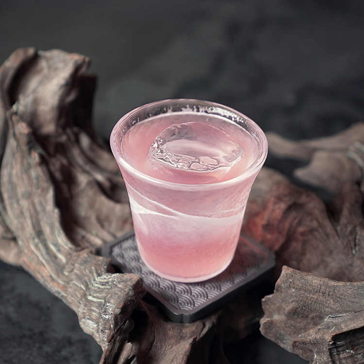 夜は茶を用いたカクテルをご提供。