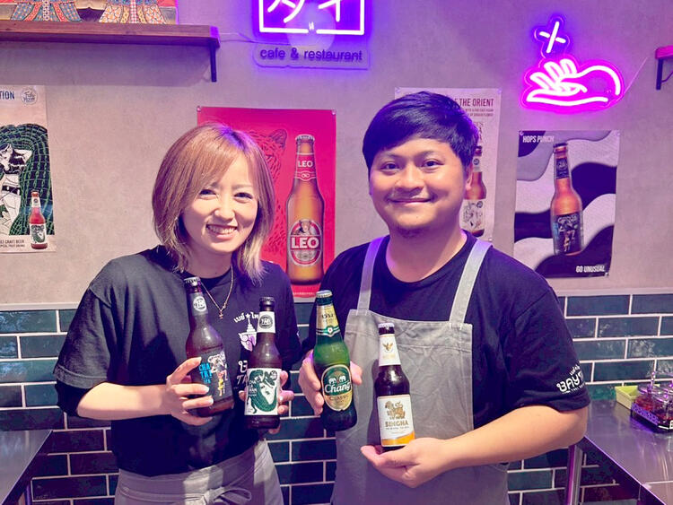 タイの屋台をイメージした賑やかな店内