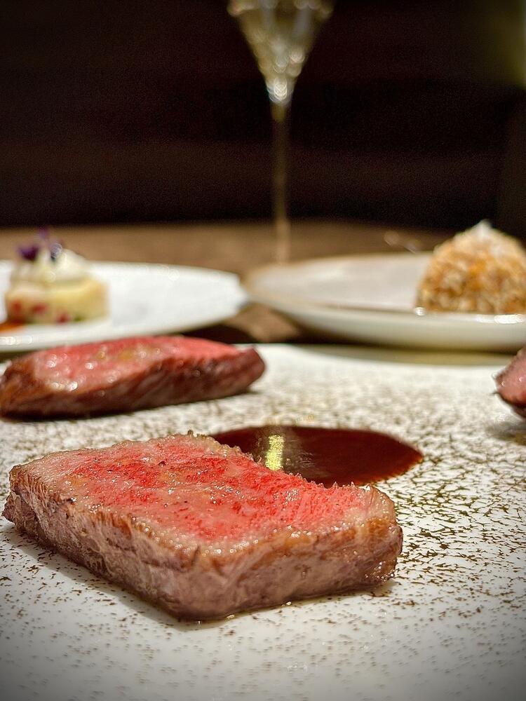 上質な牛肉とワインが感動を呼びます
