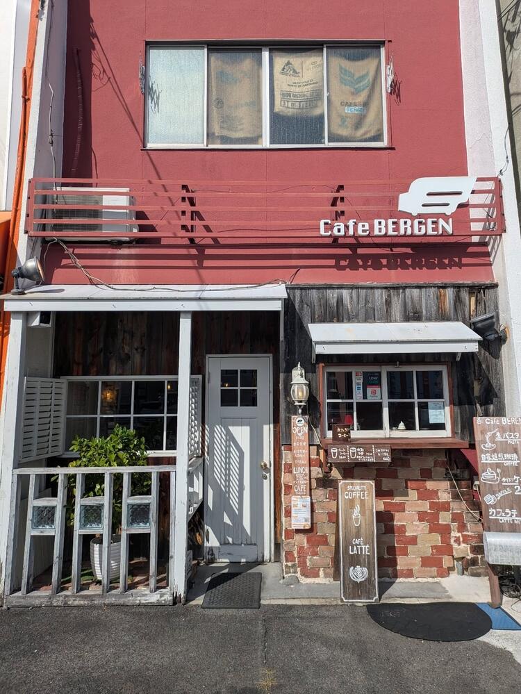 焙煎所を併設したカフェ♪