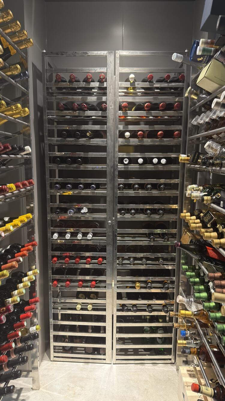 ウォークイン ワインセラー完備