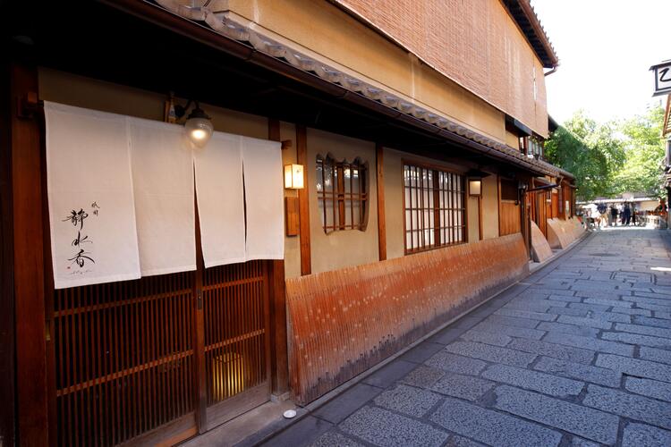 巽橋下の京町屋にある、落ち着いた雰囲気
