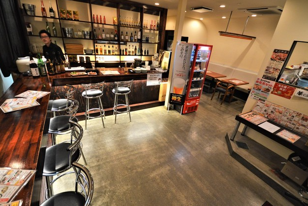 全席禁煙のクリーンな店内で快適に働けます