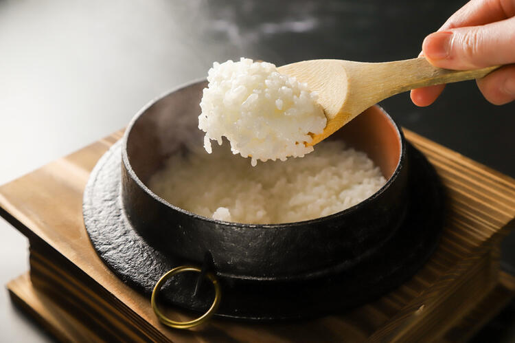 月8〜9日休み×季節休暇あり