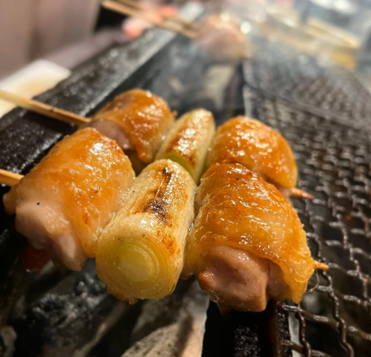 ワンランク上の焼き鳥と鶏料理を提供