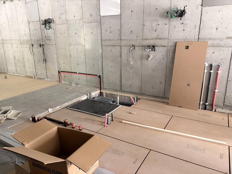 現在内装の建築を進めています
