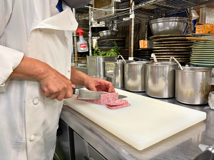 お肉の扱い方からFL管理まで身に付きます