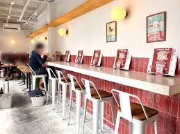 地元の方々に愛される、街の小さなお店