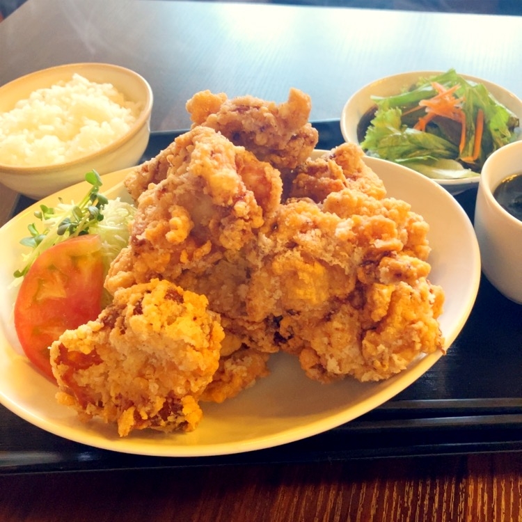 髪色ネイルピアス自由