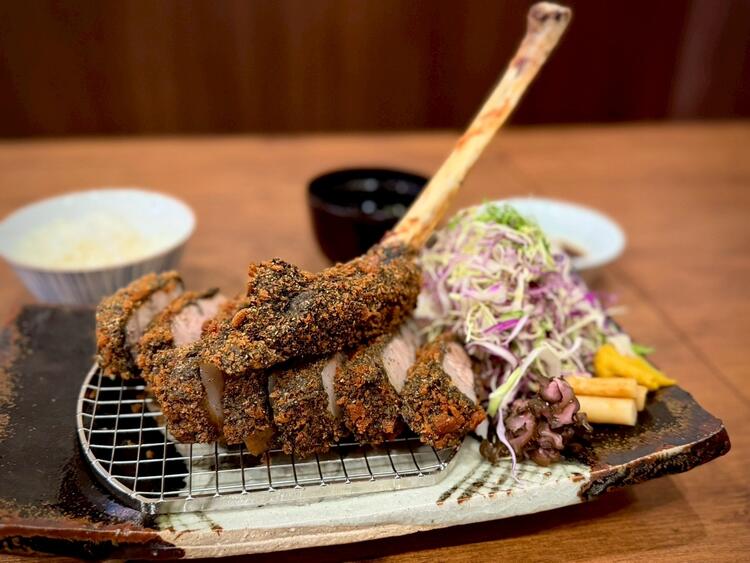 名物のトマホークかつ御膳