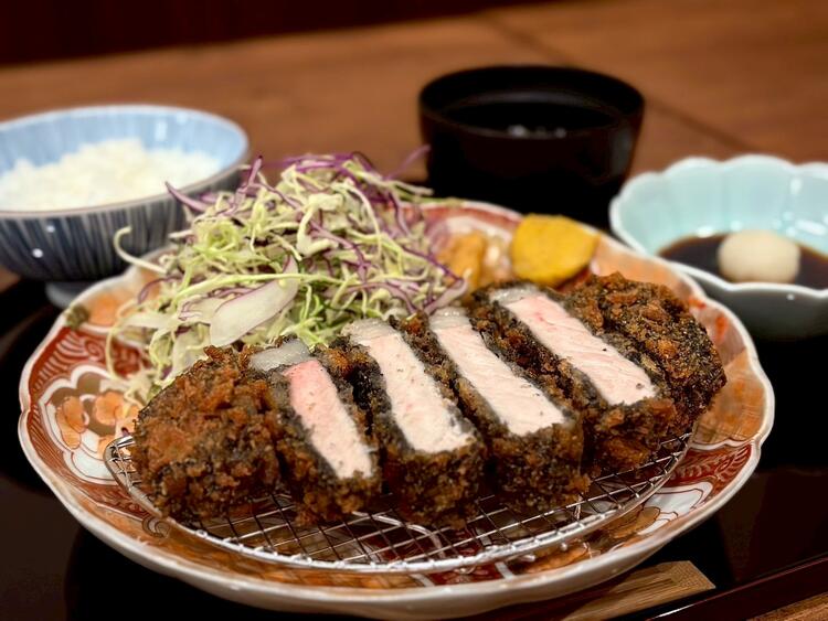 人気のロースカツ御膳