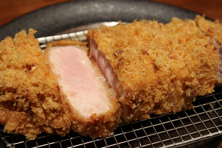 日ごと変わる銘柄豚で突き詰めたとんかつを