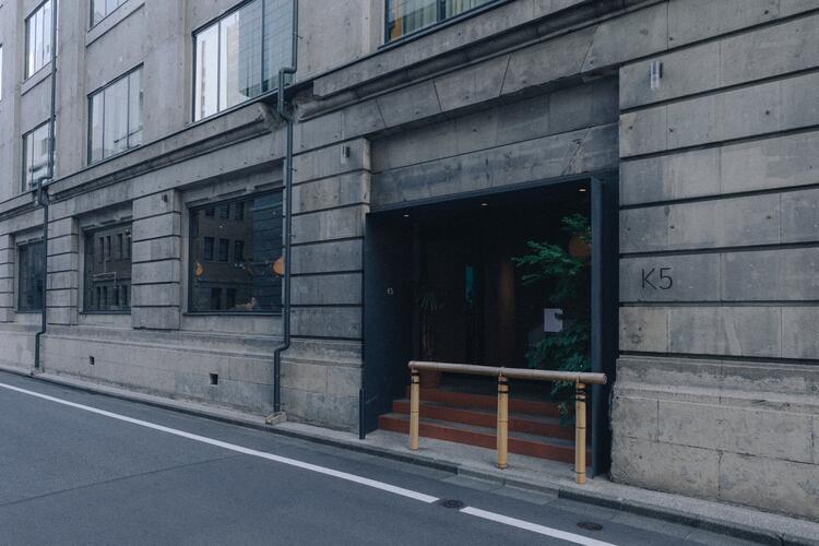 歴史ある銀行建築をリノベーションした建物