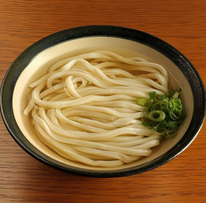 昼の看板メニューの讃岐うどん！