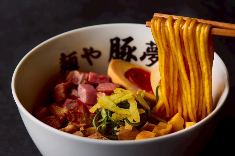 麺も現地で製麺してます。